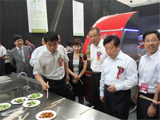大明机器人炒菜机出品受到陕期西省领导高度关注