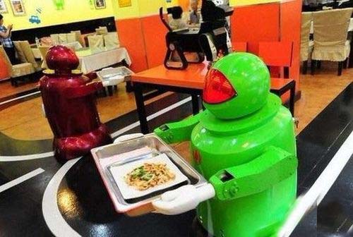 全自动炒菜机或成为餐饮业新宠    一家餐厅的老板将机器人引进厨房